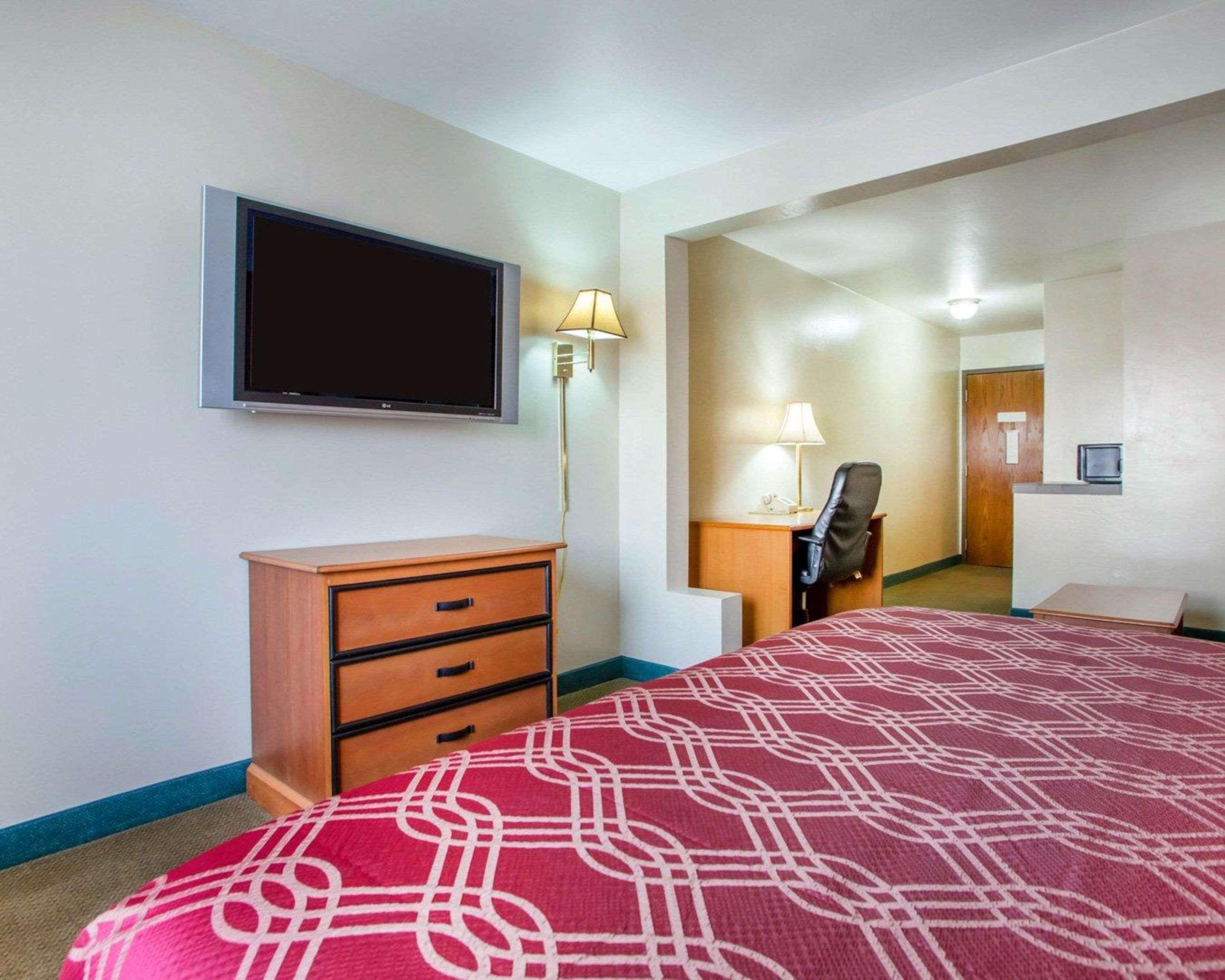 Motel Clarion Pointe Bay Near Stadium