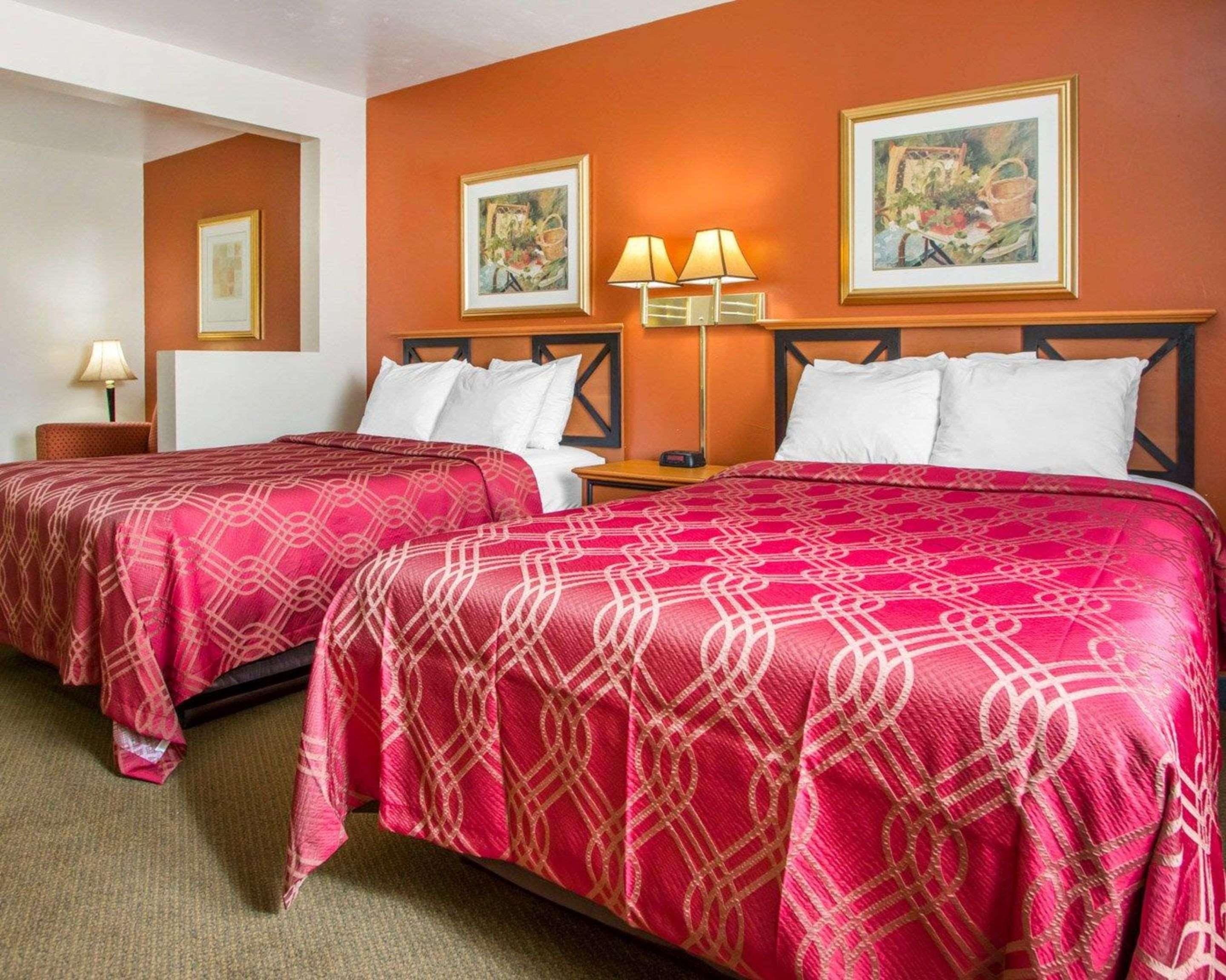 Motel Clarion Pointe Bay Near Stadium