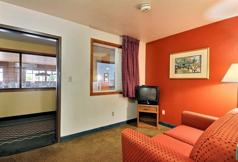 Motel Clarion Pointe Bay Near Stadium