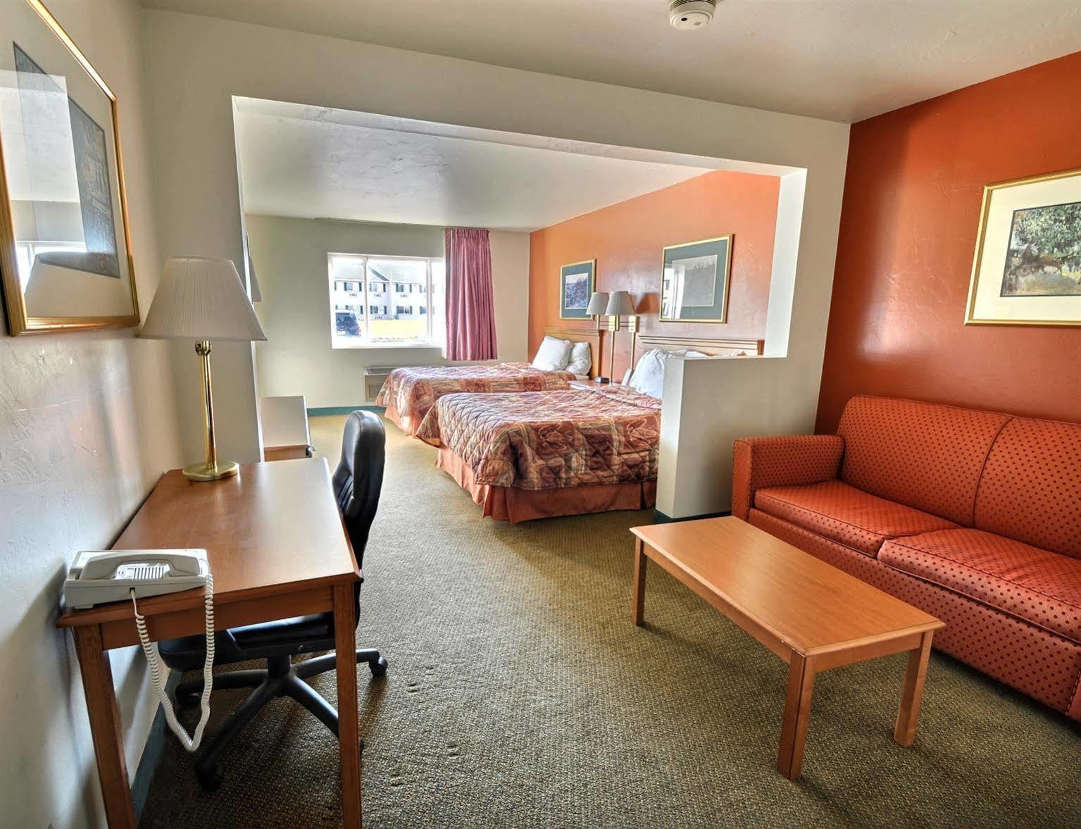 Clarion Pointe Bay Near Stadium 3* Green Bay