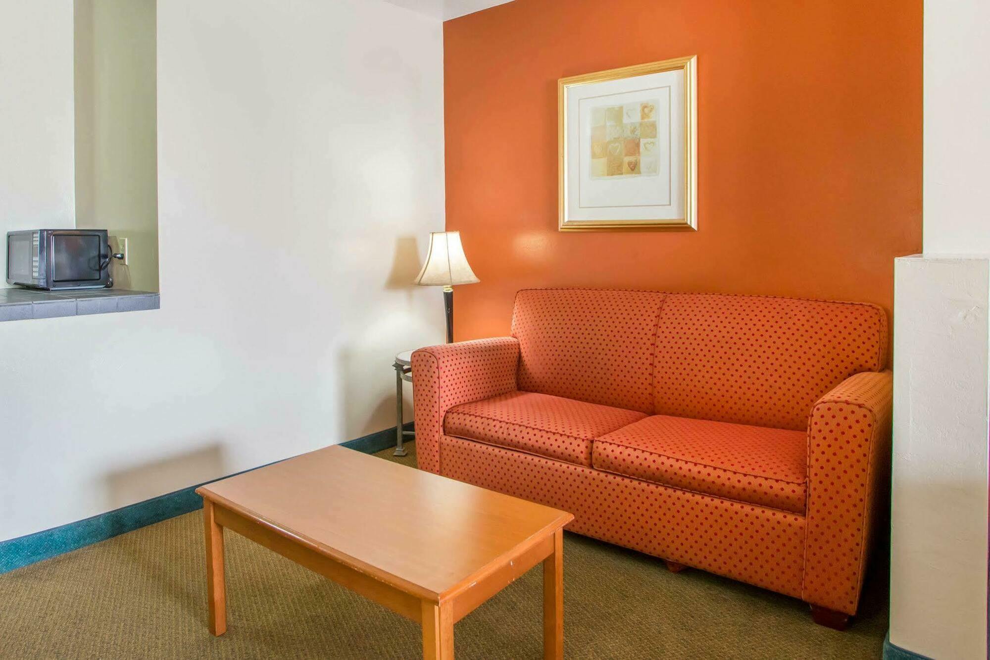 Motel Clarion Pointe Bay Near Stadium 3*